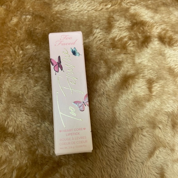 TOO FACED NOTHING COMPARES 2 U LIPSTICK - Picture 6 of 6